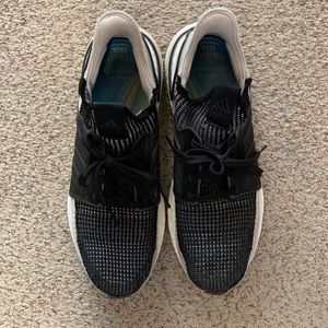 Adidas Ultra Boost Sz 11 blk & white EUC
